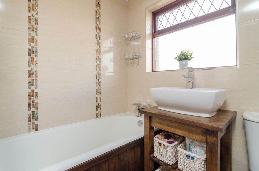 14 Hillview Gardens