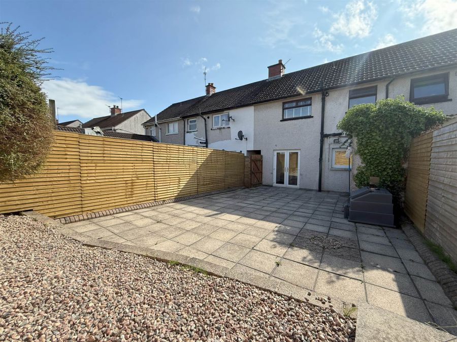 14 Hillview Gardens