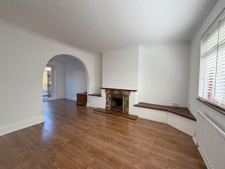14 Hillview Gardens