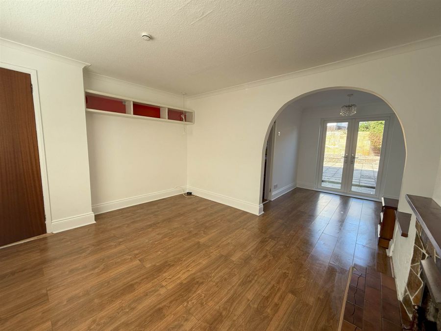 14 Hillview Gardens