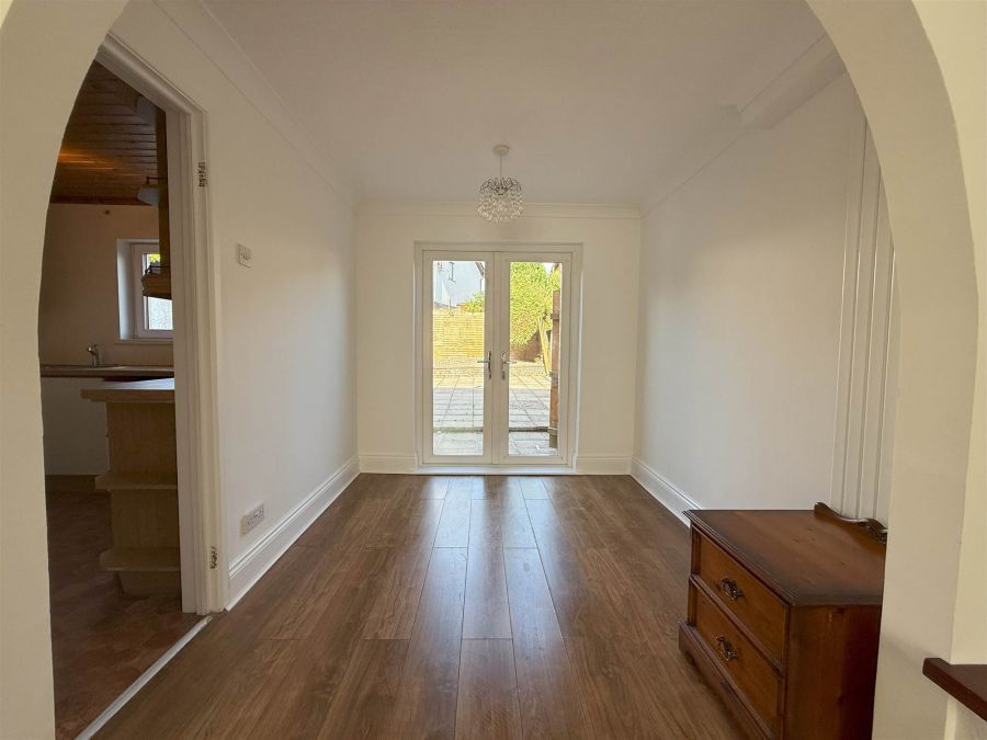 14 Hillview Gardens
