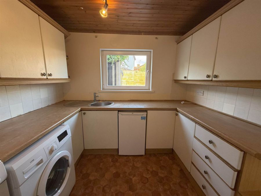 14 Hillview Gardens