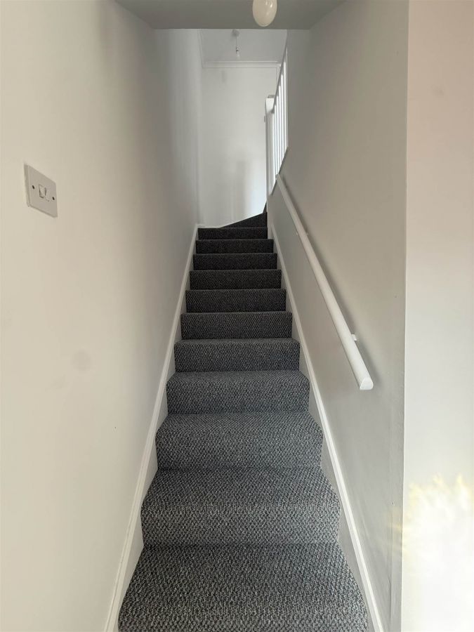 14 Hillview Gardens