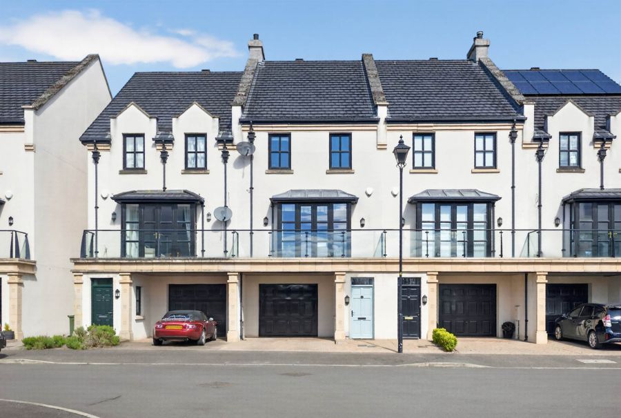 16 Thompson Manor