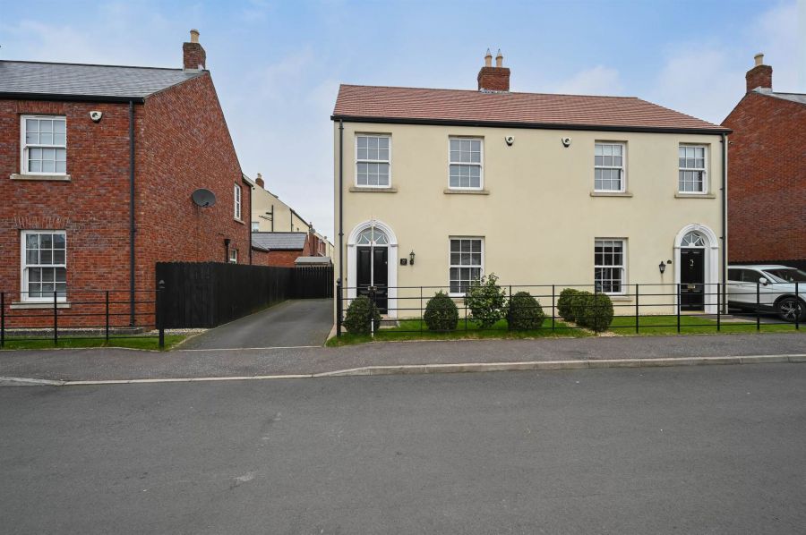 30 Breton Gardens, Lisburn City, Lisburn, BT28 3YZ