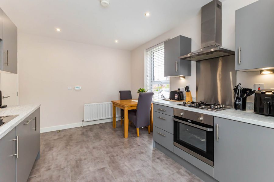 Apt 2, 47 Ayrshire Road