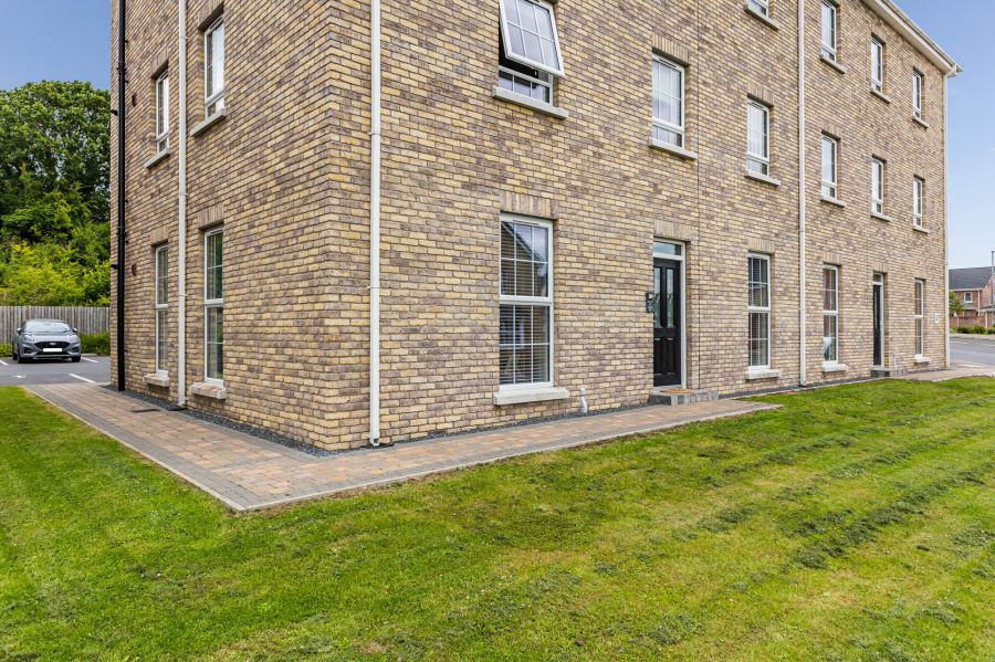 Apt 2, 47 Ayrshire Road