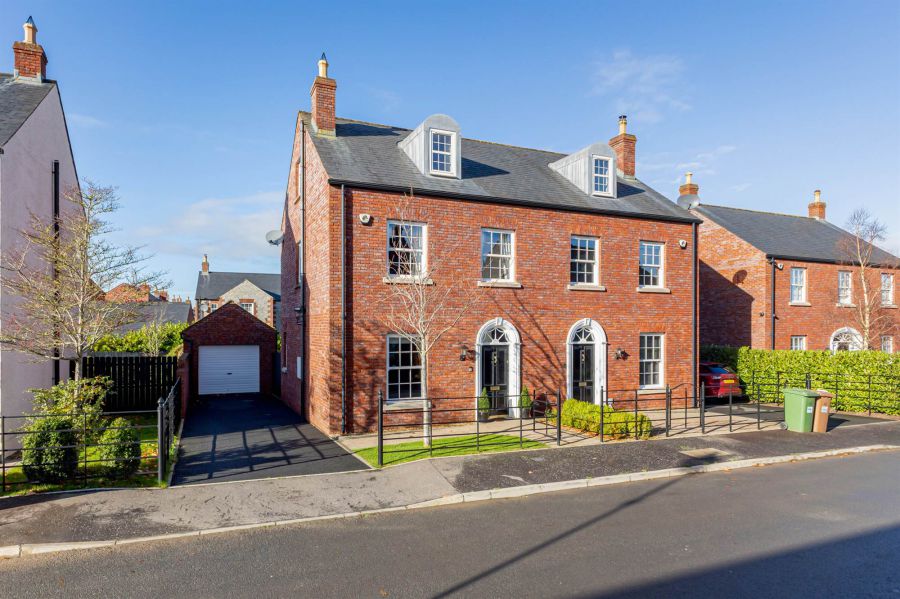 16 Farriers Green, Hillsborough, Royal Hillsborough, BT26 6GW