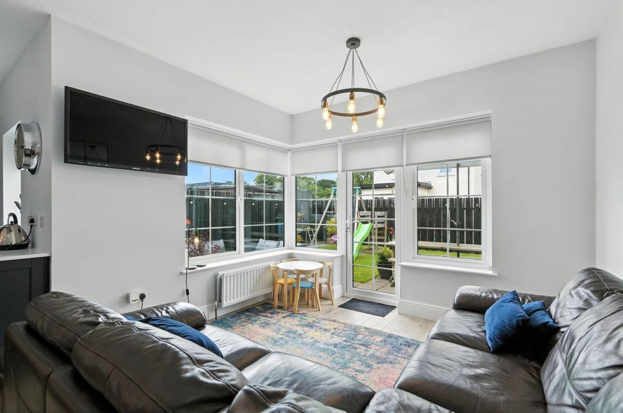 16 Fairfields Manor