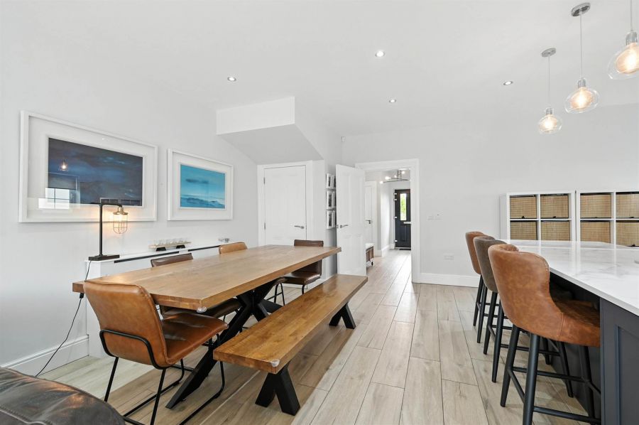 16 Fairfields Manor