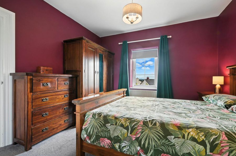 16 Fairfields Manor