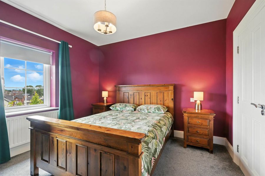 16 Fairfields Manor