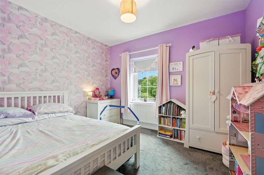 16 Fairfields Manor