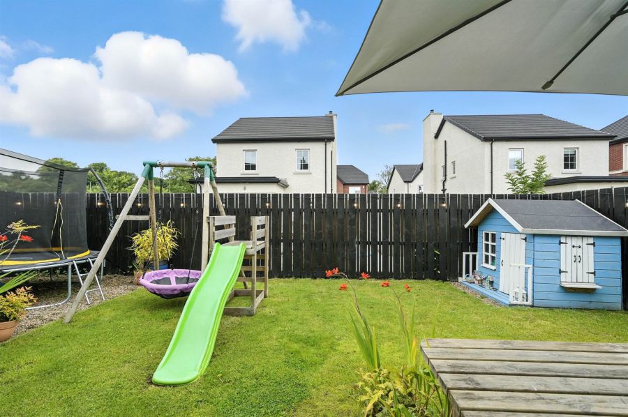 16 Fairfields Manor