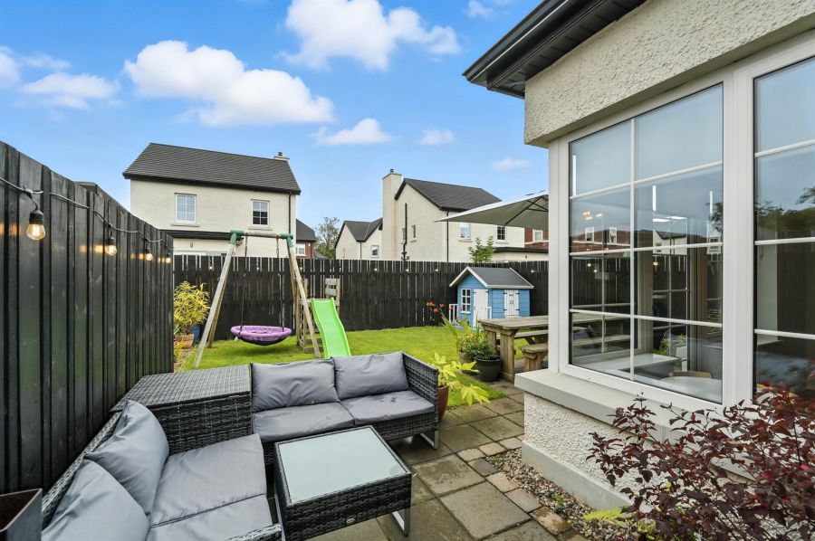 16 Fairfields Manor