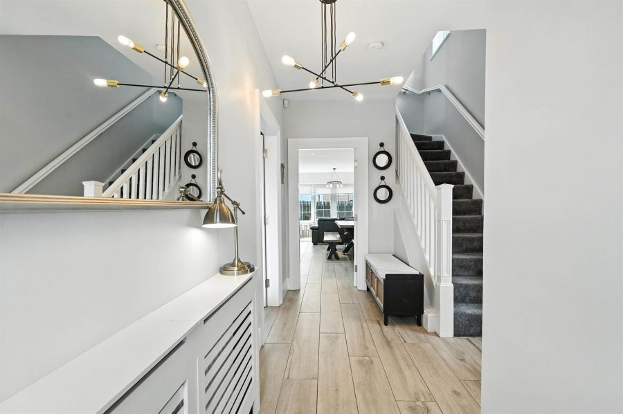 16 Fairfields Manor