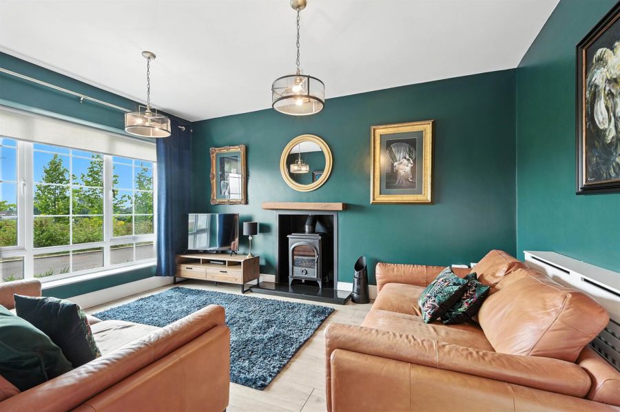 16 Fairfields Manor