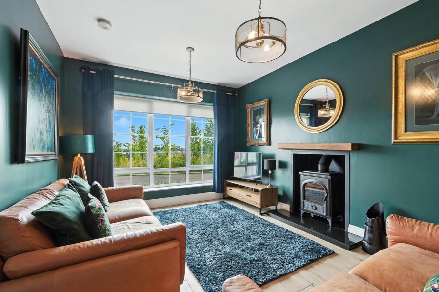16 Fairfields Manor
