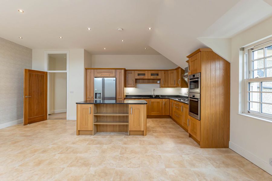Penthouse Pied-A-Terre, 125 Ballantine Gardens