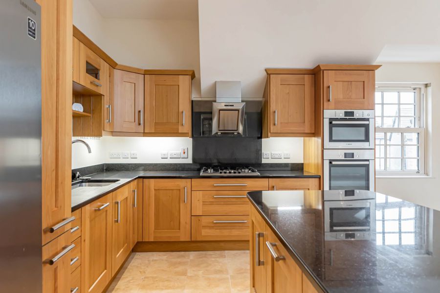 Penthouse Pied-A-Terre, 125 Ballantine Gardens