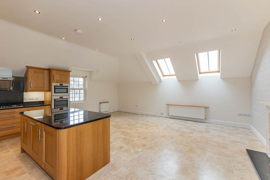Penthouse Pied-A-Terre, 125 Ballantine Gardens