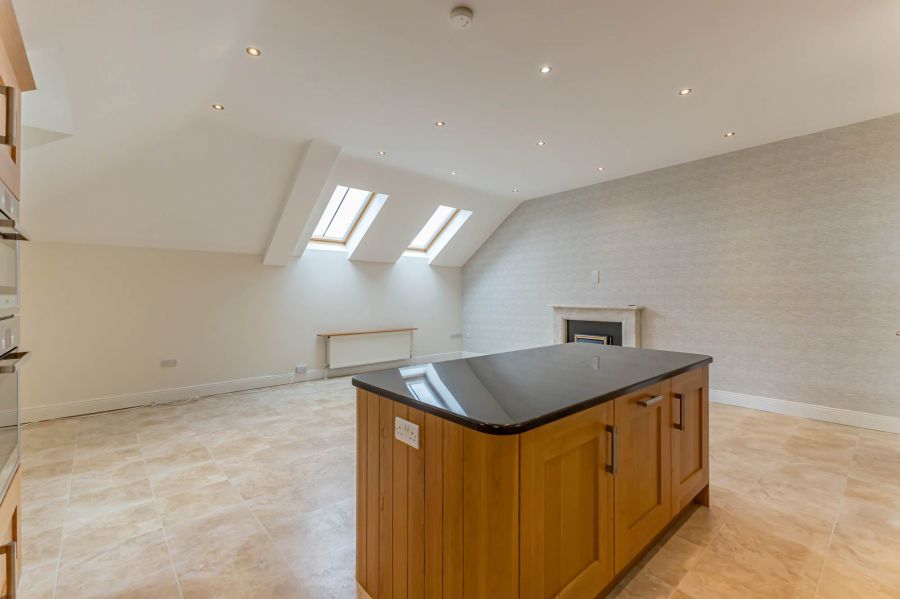 Penthouse Pied-A-Terre, 125 Ballantine Gardens