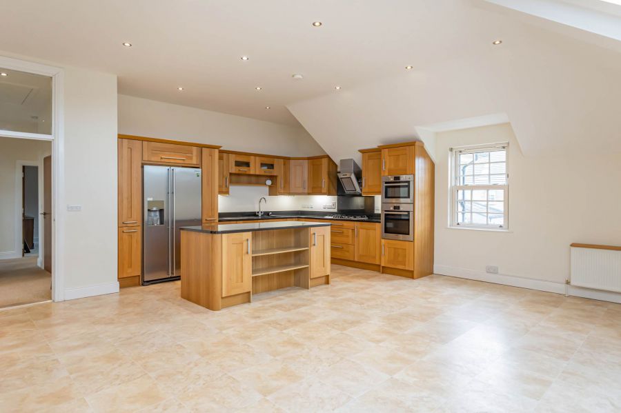 Penthouse Pied-A-Terre, 125 Ballantine Gardens