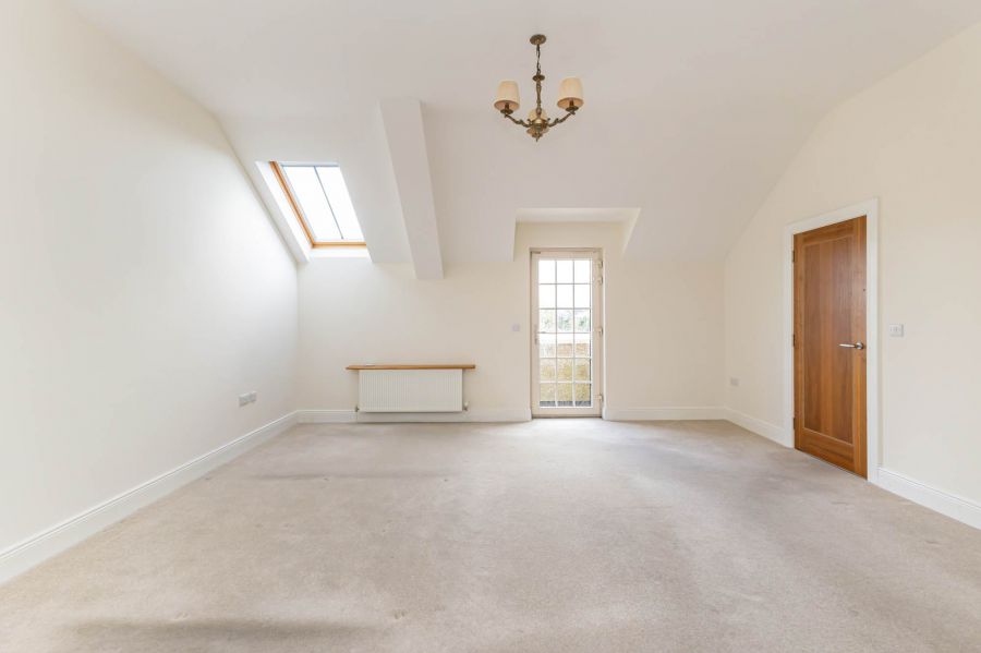 Penthouse Pied-A-Terre, 125 Ballantine Gardens