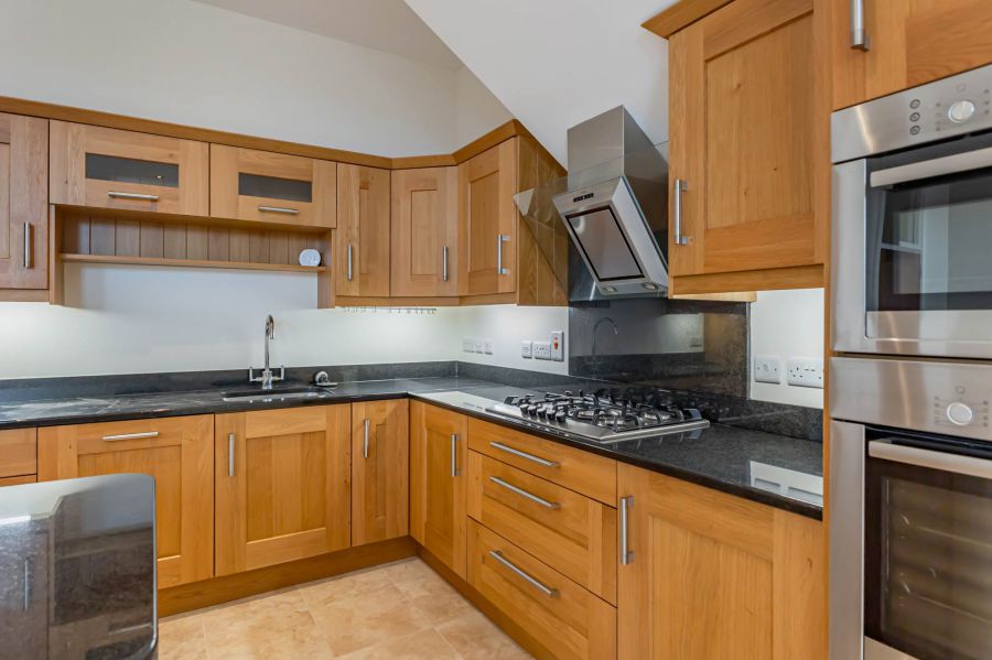 Penthouse Pied-A-Terre, 125 Ballantine Gardens