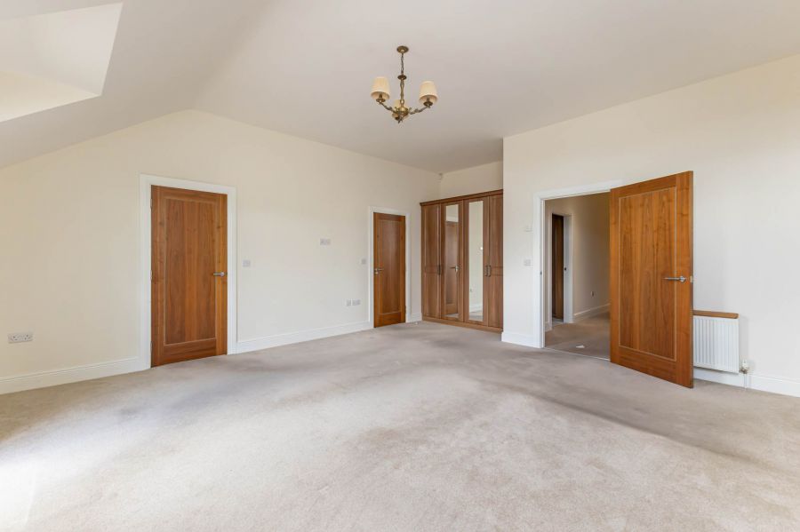 Penthouse Pied-A-Terre, 125 Ballantine Gardens