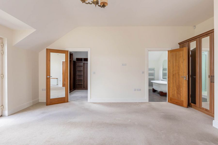 Penthouse Pied-A-Terre, 125 Ballantine Gardens
