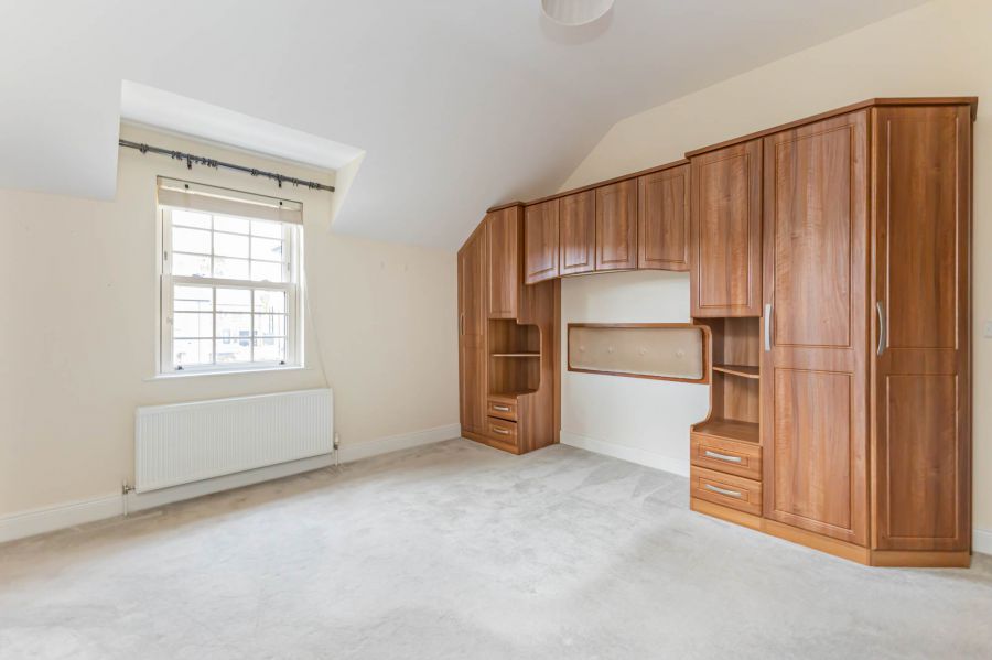 Penthouse Pied-A-Terre, 125 Ballantine Gardens