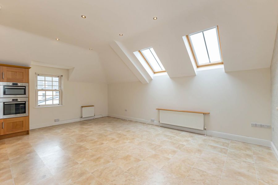 Penthouse Pied-A-Terre, 125 Ballantine Gardens