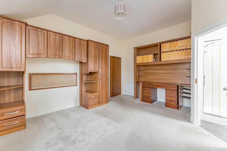 Penthouse Pied-A-Terre, 125 Ballantine Gardens