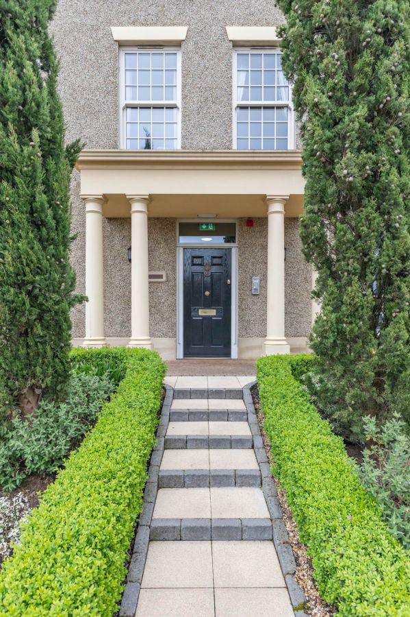 Penthouse Pied-A-Terre, 125 Ballantine Gardens