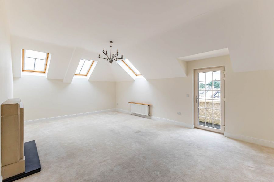 Penthouse Pied-A-Terre, 125 Ballantine Gardens