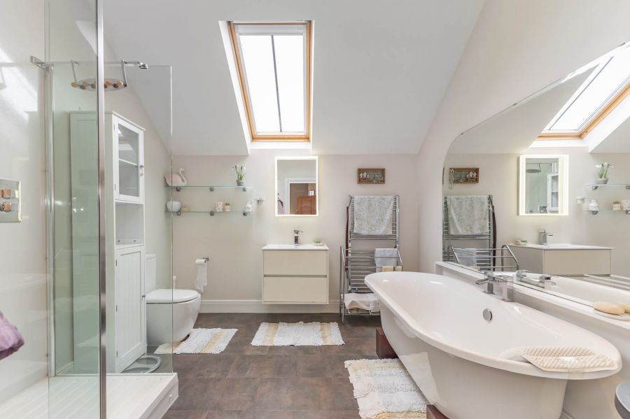 Penthouse Pied-A-Terre, 125 Ballantine Gardens