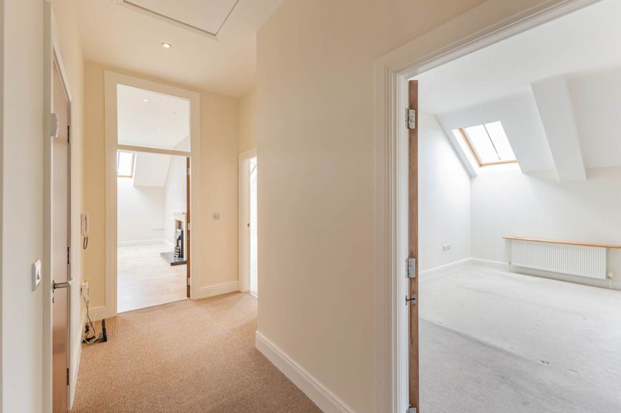 Penthouse Pied-A-Terre, 125 Ballantine Gardens