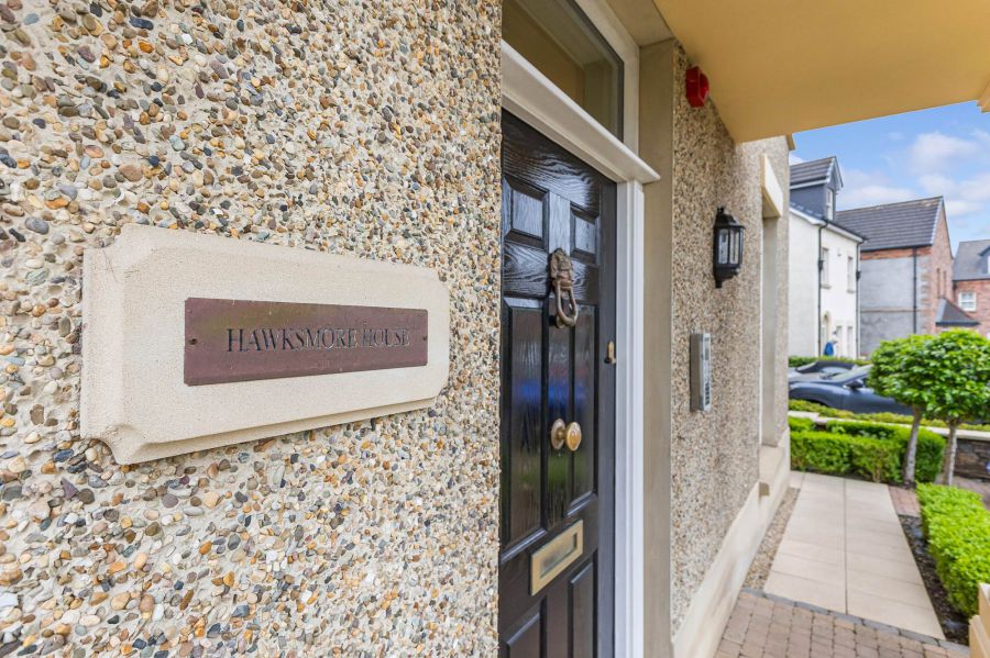 Penthouse Pied-A-Terre, 125 Ballantine Gardens