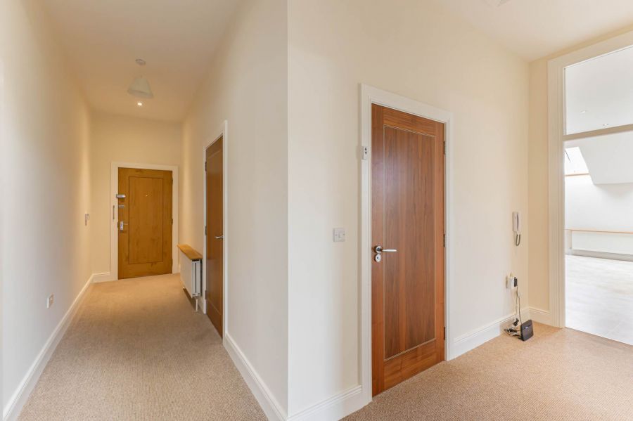 Penthouse Pied-A-Terre, 125 Ballantine Gardens