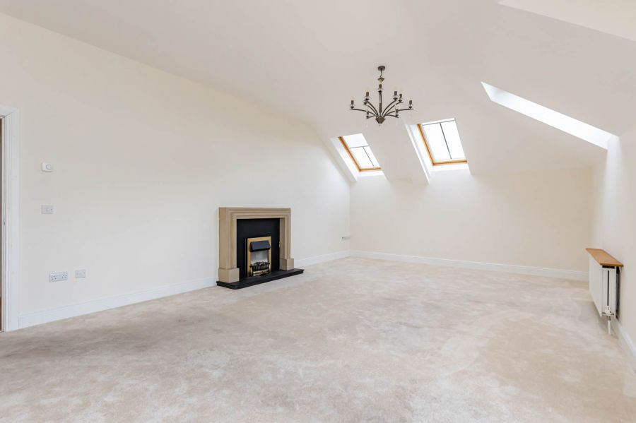 Penthouse Pied-A-Terre, 125 Ballantine Gardens