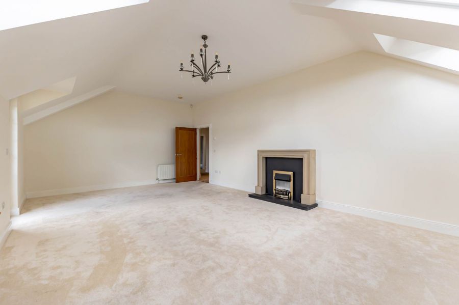 Penthouse Pied-A-Terre, 125 Ballantine Gardens