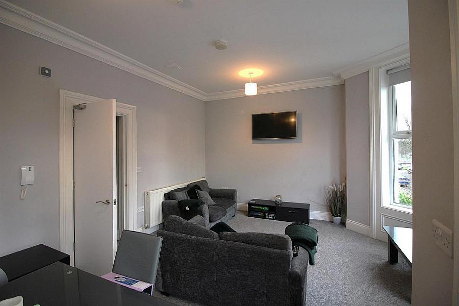 Apt 2, 81 Stockmans Lane