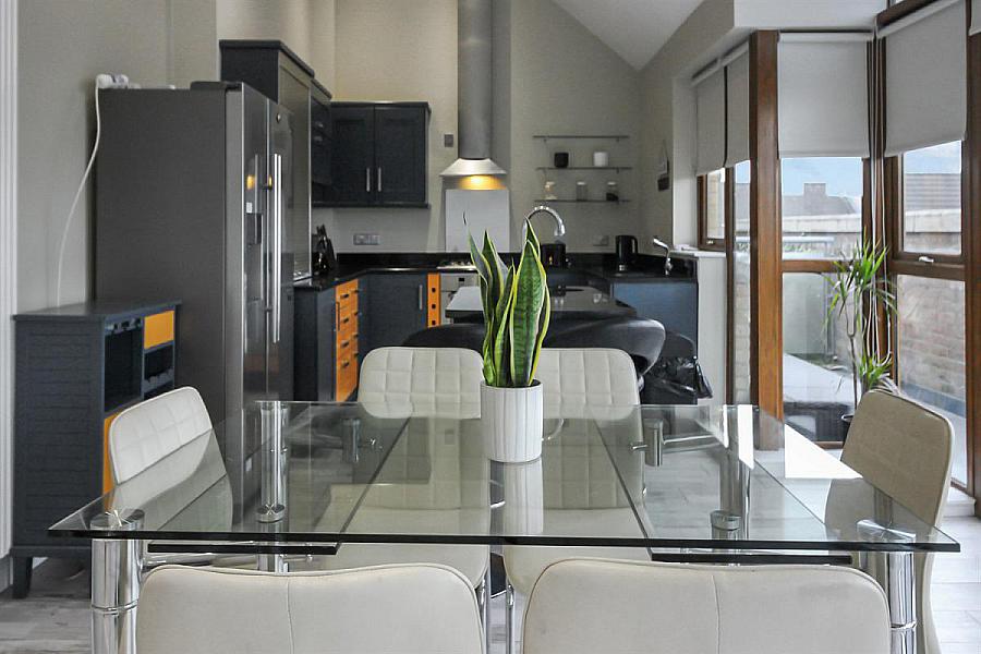Apt 83, Park Royal