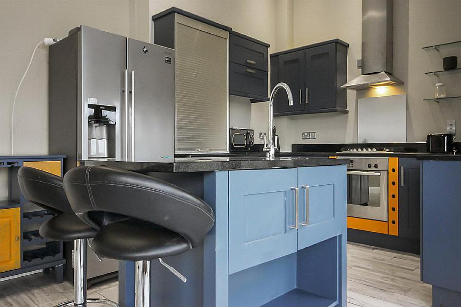 Apt 83, Park Royal