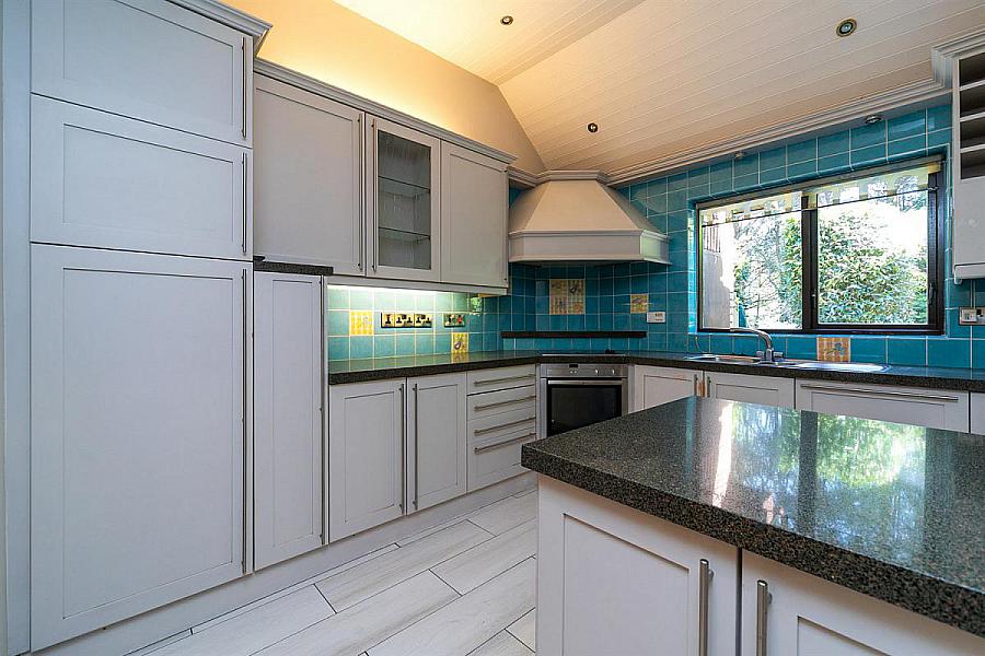 7 Balmoral Park