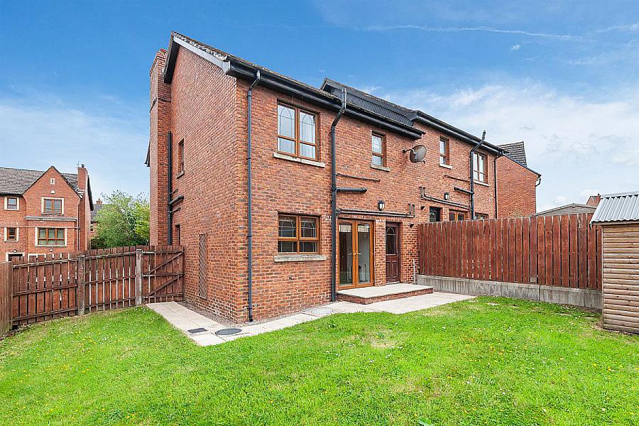 6 Brooke Hall Heights