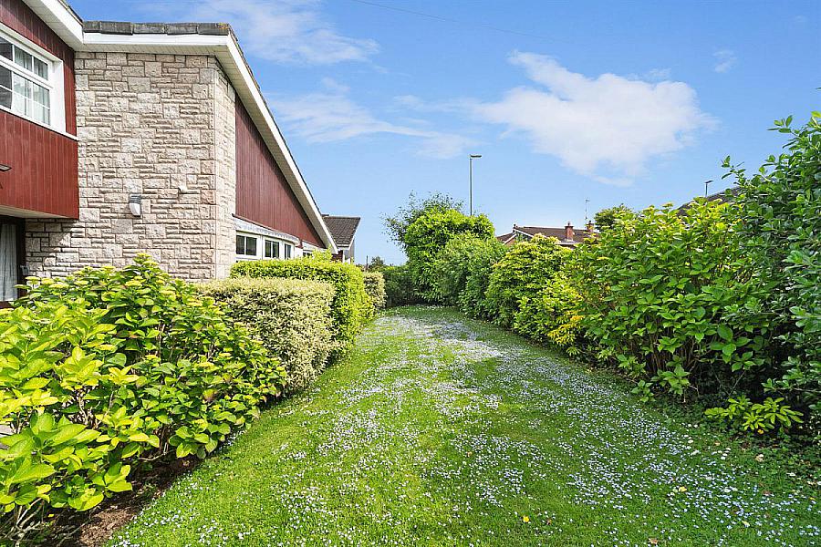 23 Cairnshill Park
