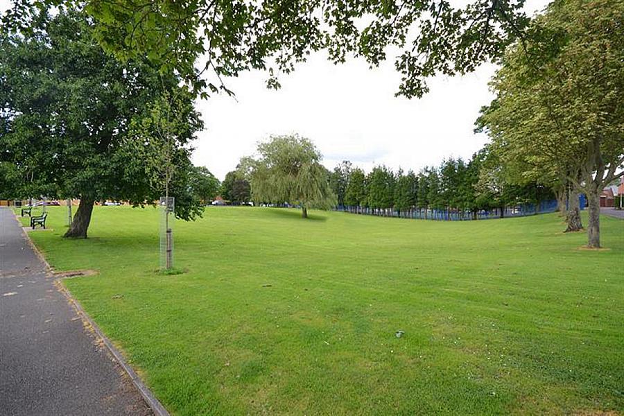 8 Willisfield Park