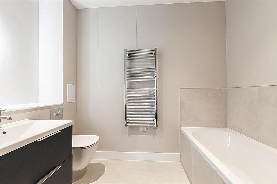 Apt 8, 10 Kings Hall Lane